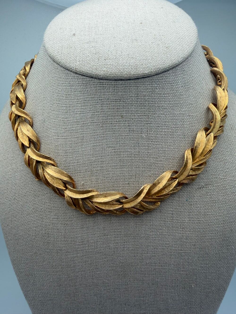 vintage Kramer of New York gold-tone leaf collar necklace